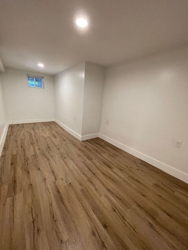 Foto del edificio - 96 Carson Ave