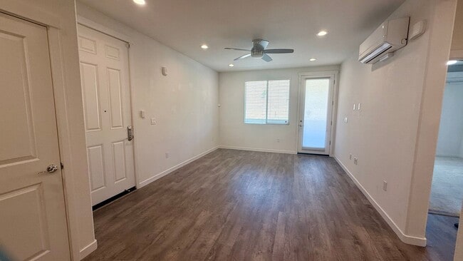 Building Photo - One Bed/One Bath Condo