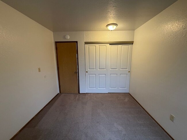 Building Photo - 1016 Loni Dr