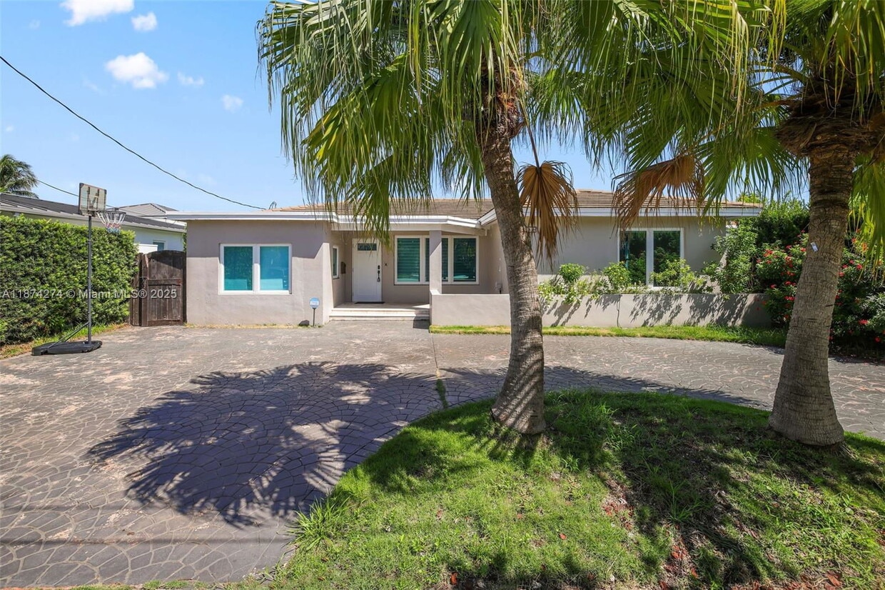 Photo - 681 Daytonia Road Apt #SFH, Miami Beach, FL 33141 - 3 BR 2 BA single-family home