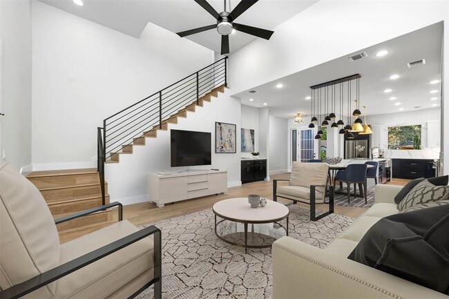 Building Photo - 407 El Paso St