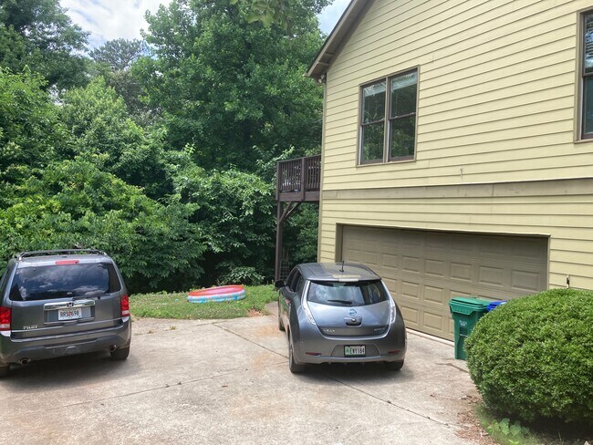 garage - 2105 Wildrose Dr
