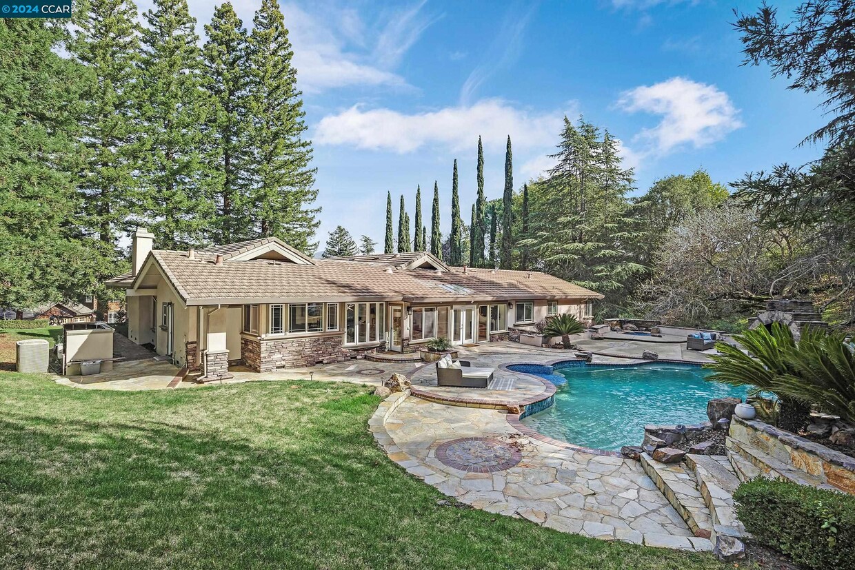 Primary Photo - 215 Montair Dr