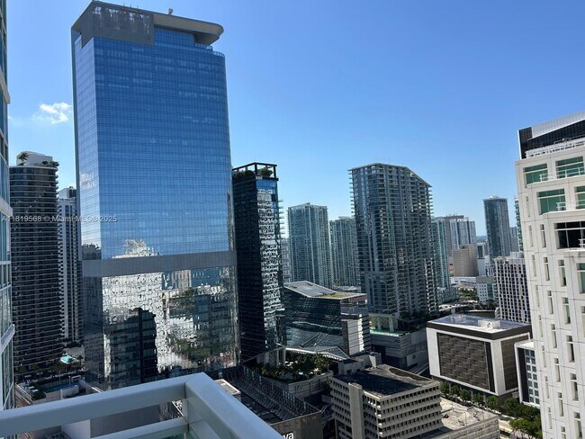 Building Photo - 950 Brickell Bay Dr