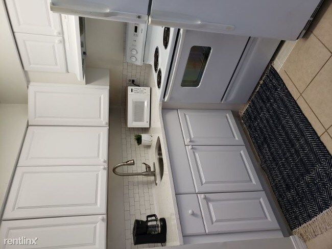 Building Photo - 1 br, 1 bath Condo - 4114 Holiday Dr