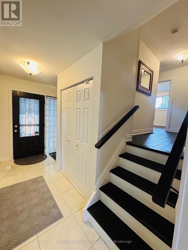 Building Photo - 3361 Rexway Dr
