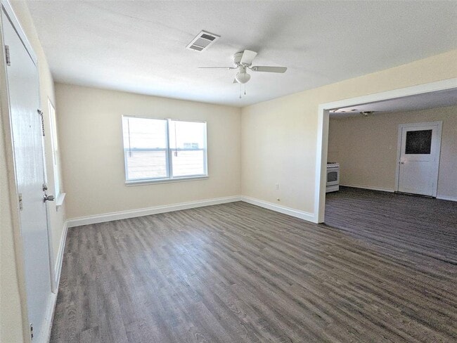 Building Photo - 7200 Leonard St