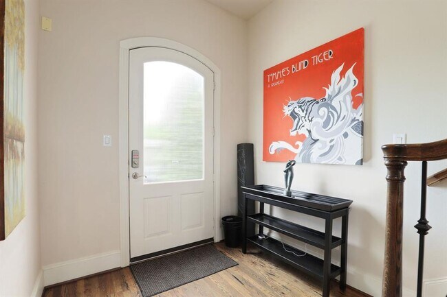 Foto del edificio - 2234 Lakeshore Edge Dr