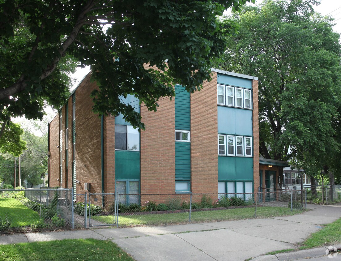 Primary Photo - 2301 Minnehaha Ave