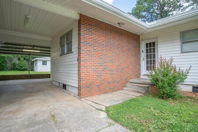Foto del edificio - 1005 Woodbine Rd
