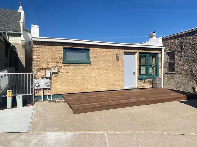 Building Photo - 121 W Fond Du Lac St