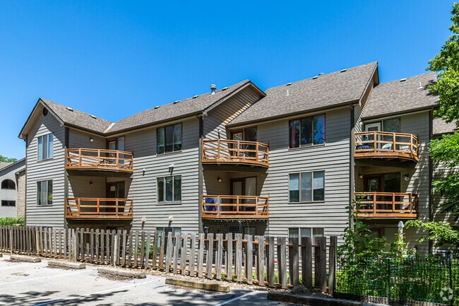 Building Photo - Briarstone