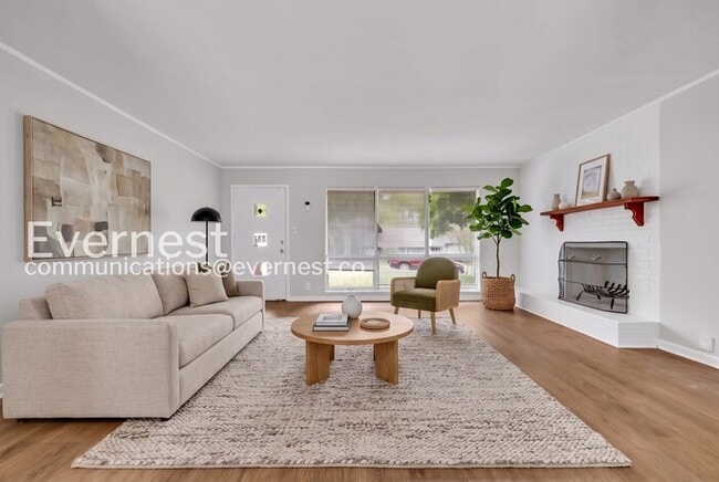 Building Photo - 4 Bed/2 Bath Home with Modern Amenities / Pet-Friendly / Vouchers Accepted / Available Now!