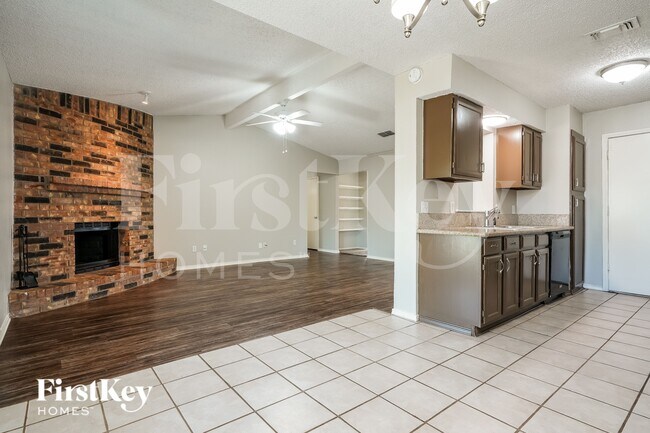 Foto del edificio - 6117 Autumn Springs Dr