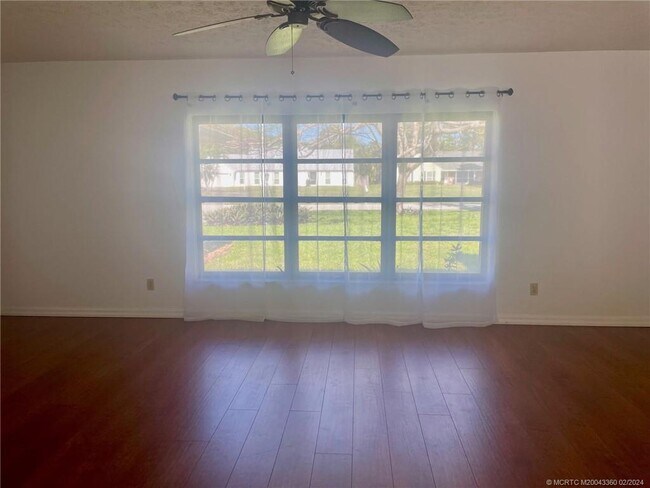 Foto del edificio - 730 NE Town Terrace