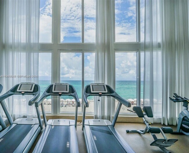 Foto del edificio - 15901 Collins Ave