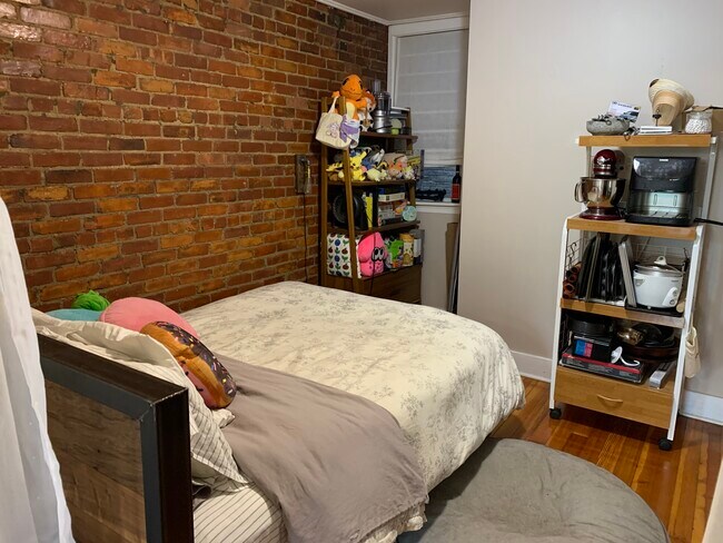 Room 1: Dining Room or Bed Room - 380 Riverway