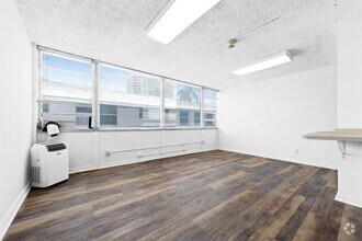 Building Photo - 3003 Terramar St