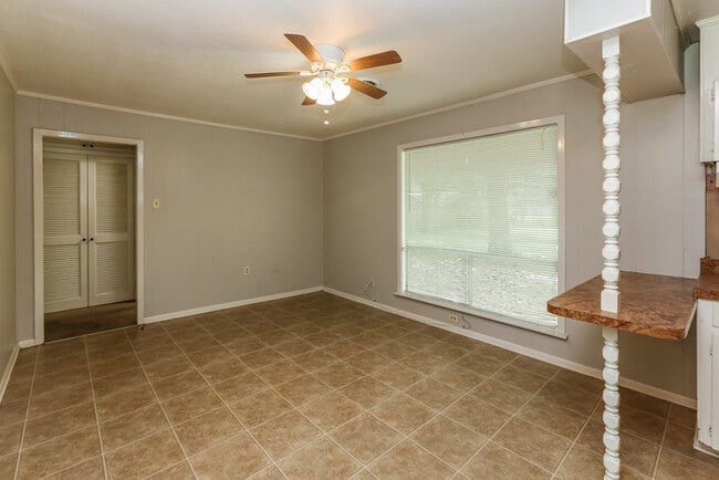 Building Photo - 3 Bedroom Jackson Home