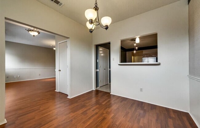 Foto del edificio - 807 Burr Oak Dr