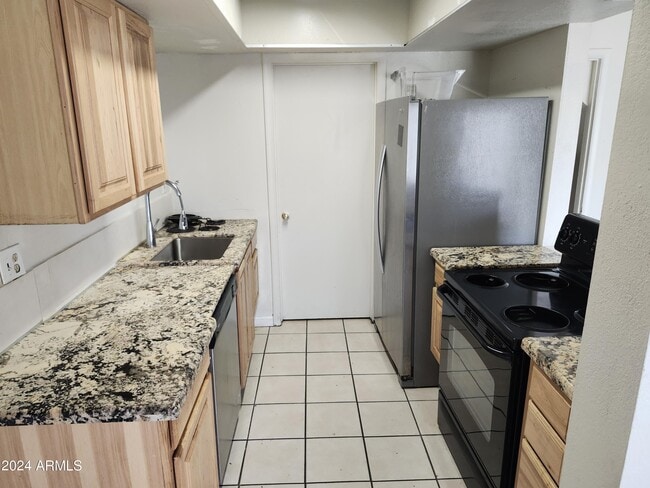 Building Photo - 5844 N 48th Ave