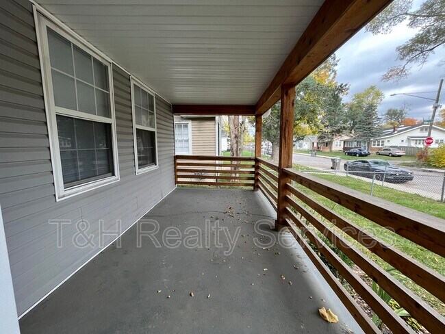 Building Photo - 1730 Winfield Ave