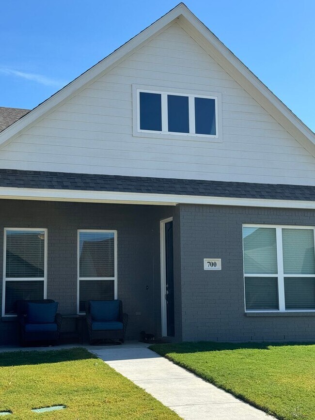 Foto del edificio - 3/2/2 Godley ISD + Pet Welcome Sprinklers - WALK IN SHOWER