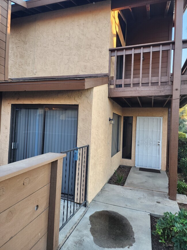 Building Photo - 4400 Isla Verde St