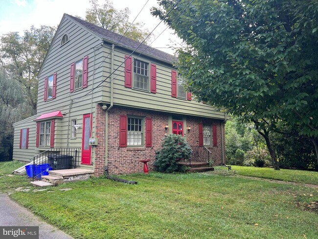 Building Photo - 6 E Chestnut St