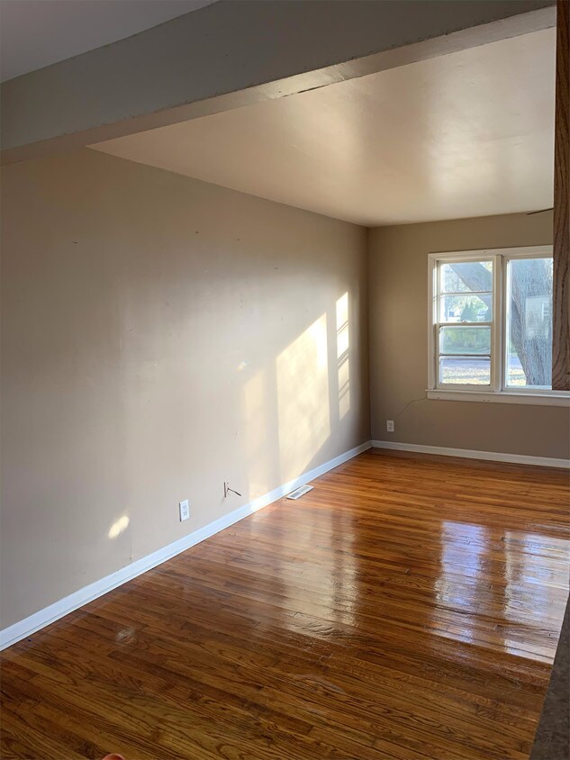 Building Photo - 5228 Lark Ave