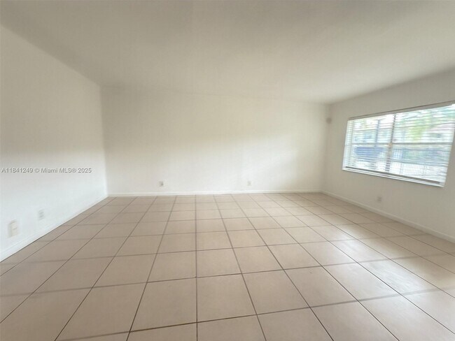 Foto del edificio - 4160 NW 21st St