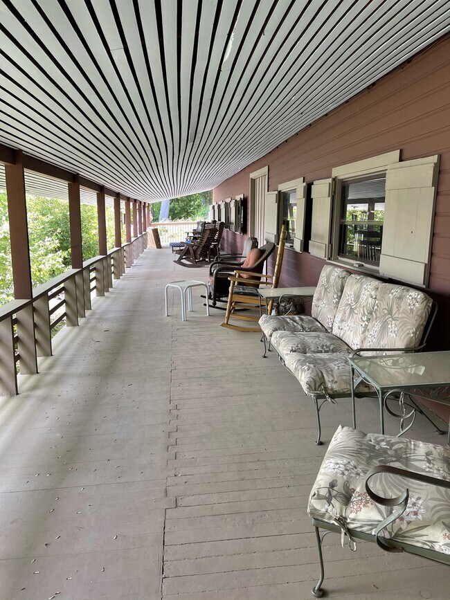 Foto del edificio - 11 Old Marlborough Rd