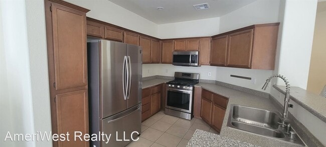 Building Photo - 4 br, 2.5 bath House - 1161 Maple Pines Ave