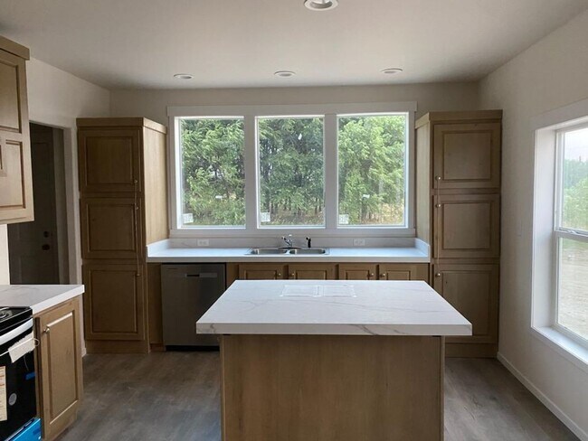 Building Photo - New Home on 1 Acre with a View
