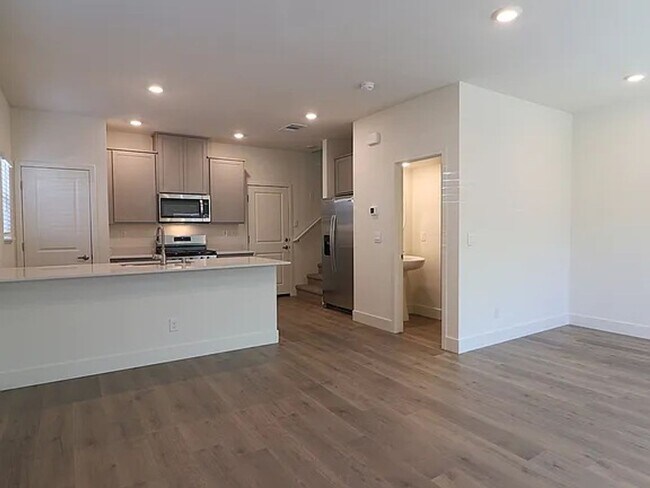 Building Photo - BRAND NEW - GRANITE - STAINLESS - LVP - CE...