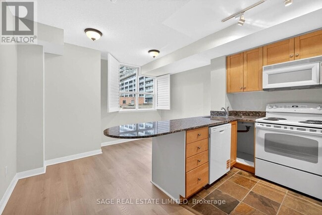 Building Photo - 323 Richmond St E