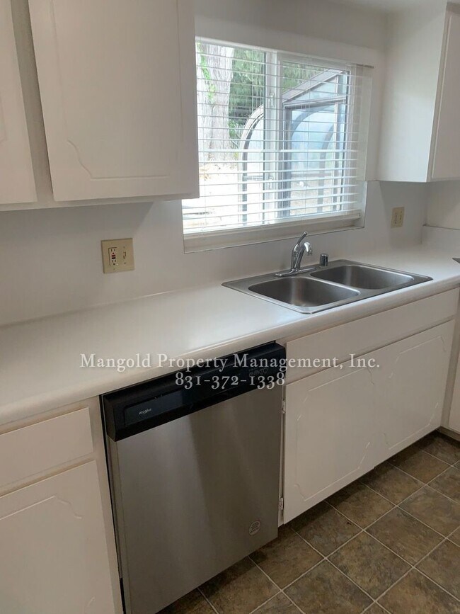 Building Photo - Great Home Located In Monterey Neighborhoo...