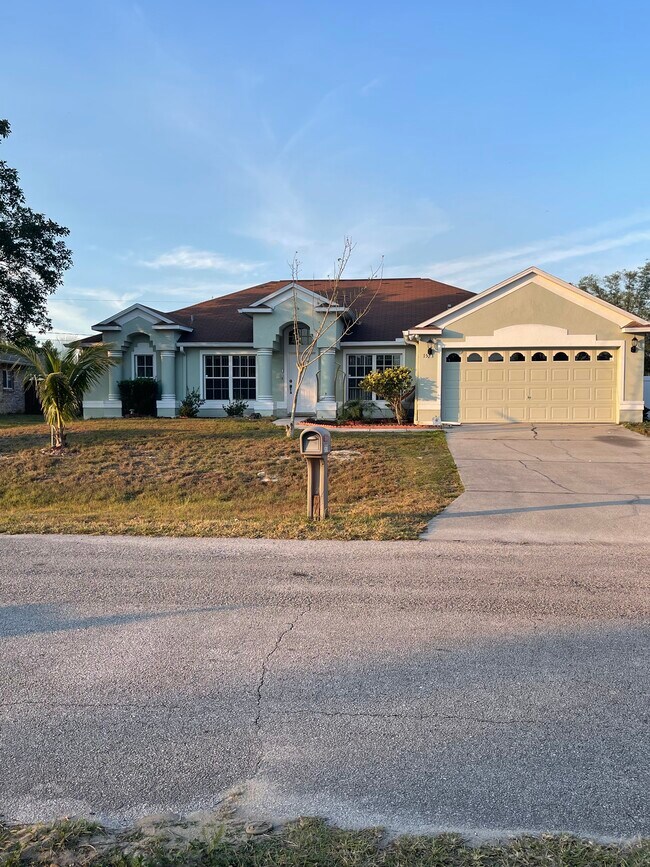 Foto del edificio - 1523 Elmhurst Cir SE