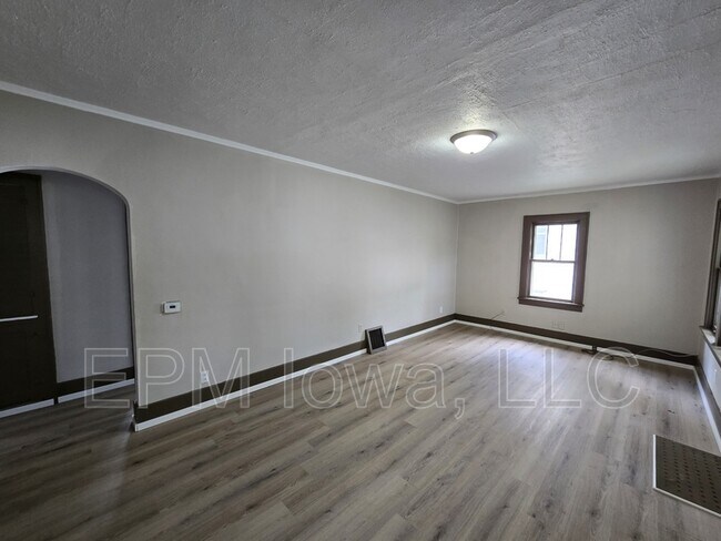 Foto del edificio - 947 Newton St