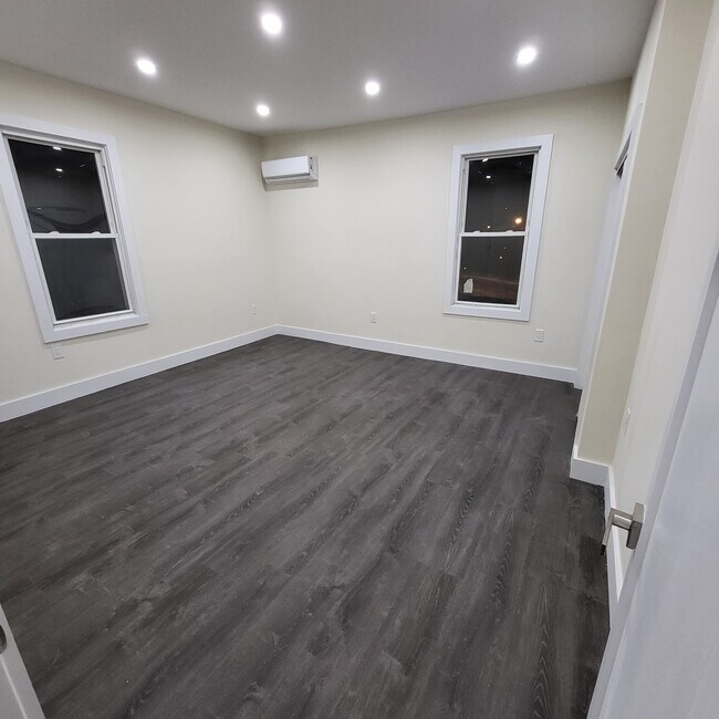 Foto del edificio - 110 Schley St