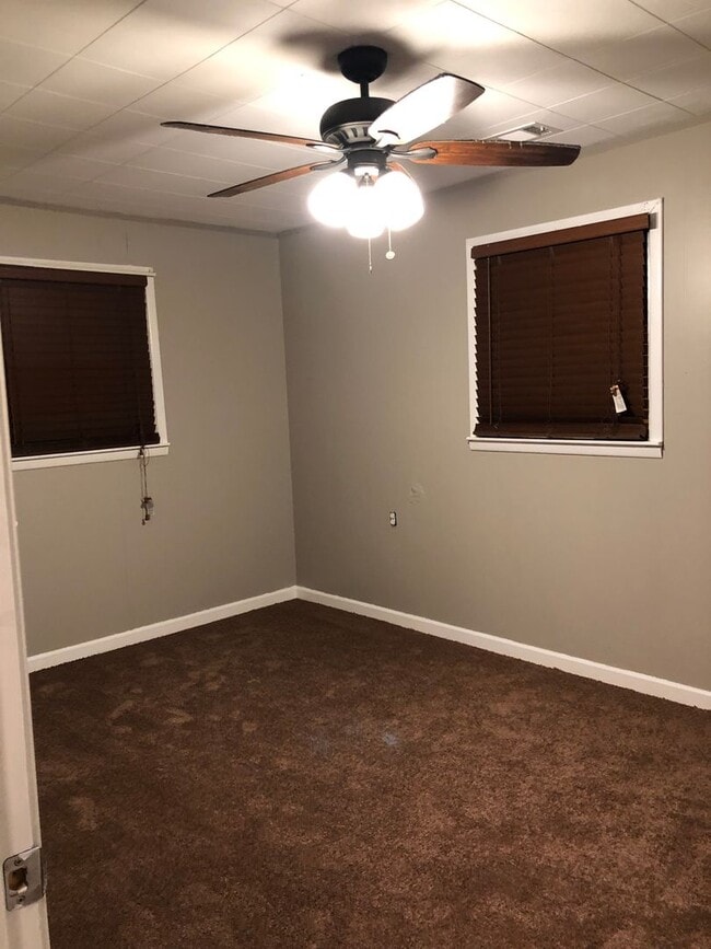 Building Photo - 3 bed/ 1 bath ranch