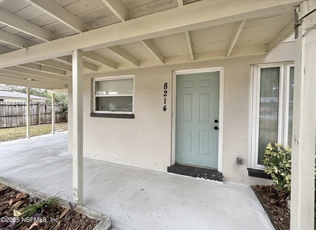 Foto del edificio - 8214 Herlong Rd