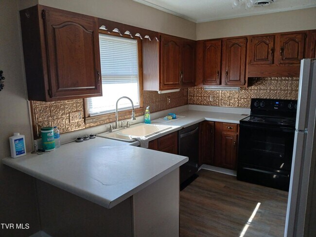Foto del edificio - 5129 Bluff City Hwy
