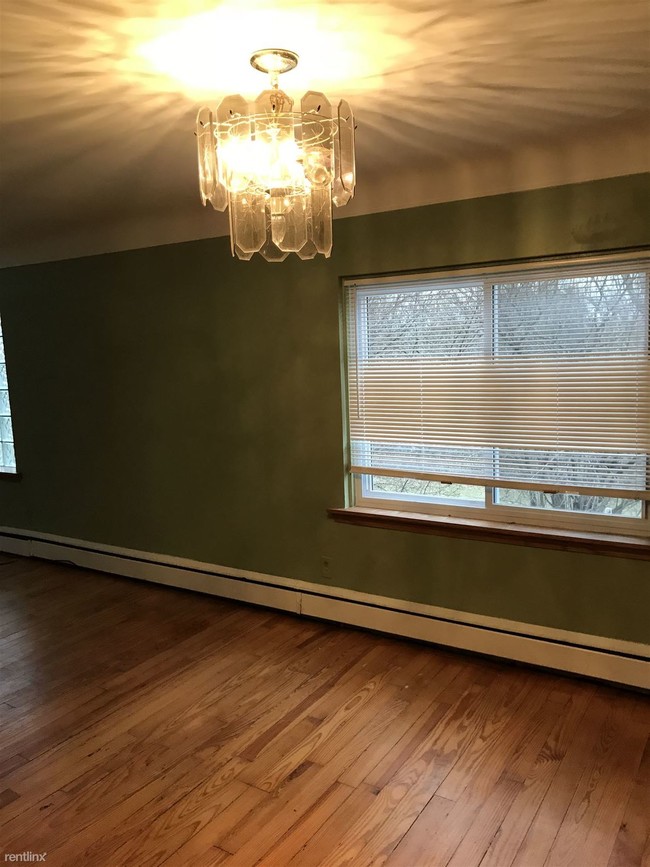 Building Photo - 5 br, 2.5 bath House - 40705 W 13 Mile Rd