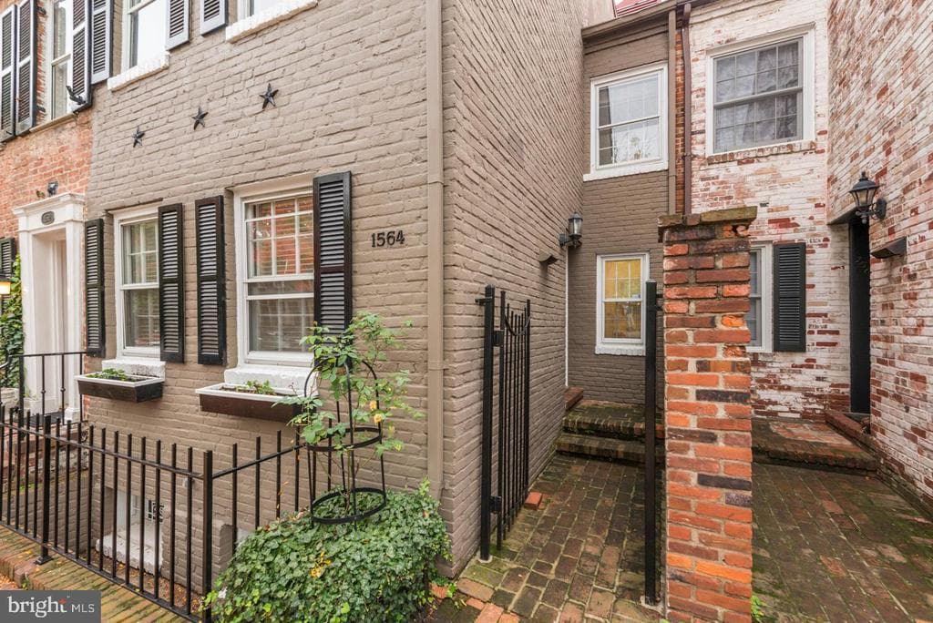 Foto principal - 1564 33rd St NW