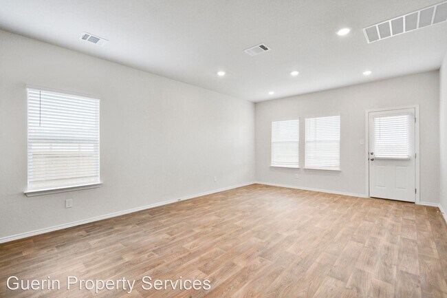 Building Photo - 4 br, 2.5 bath House - 3902 Bay Leaf Loop