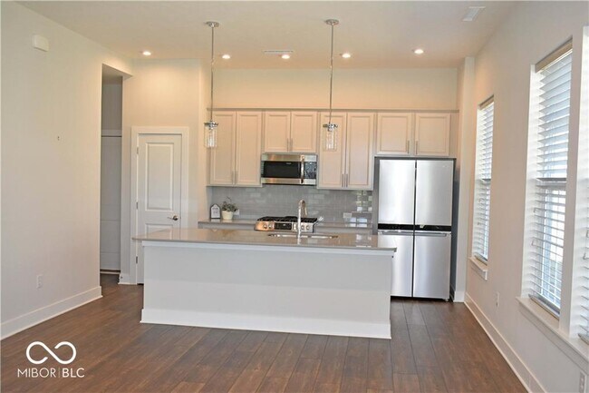 Building Photo - 874 Kinzer Ave