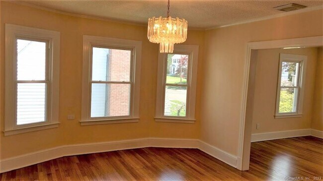 Foto del edificio - 60 Woodmere Rd