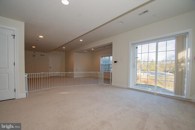 Building Photo - 301 Jennifer Ln