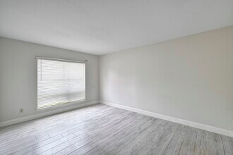 Building Photo - 2230 S Piney Point Rd